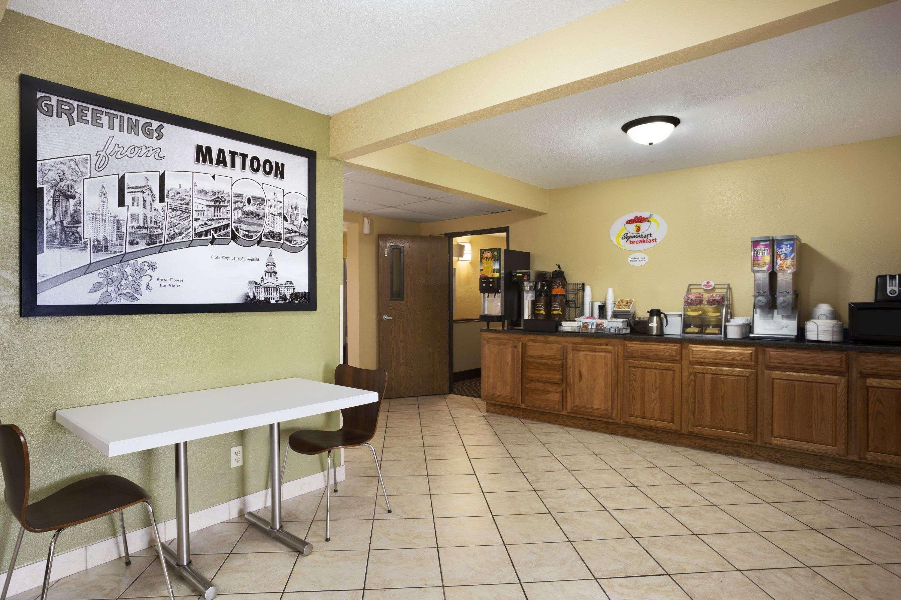 Super 8 By Wyndham Mattoon Hotel Exterior photo