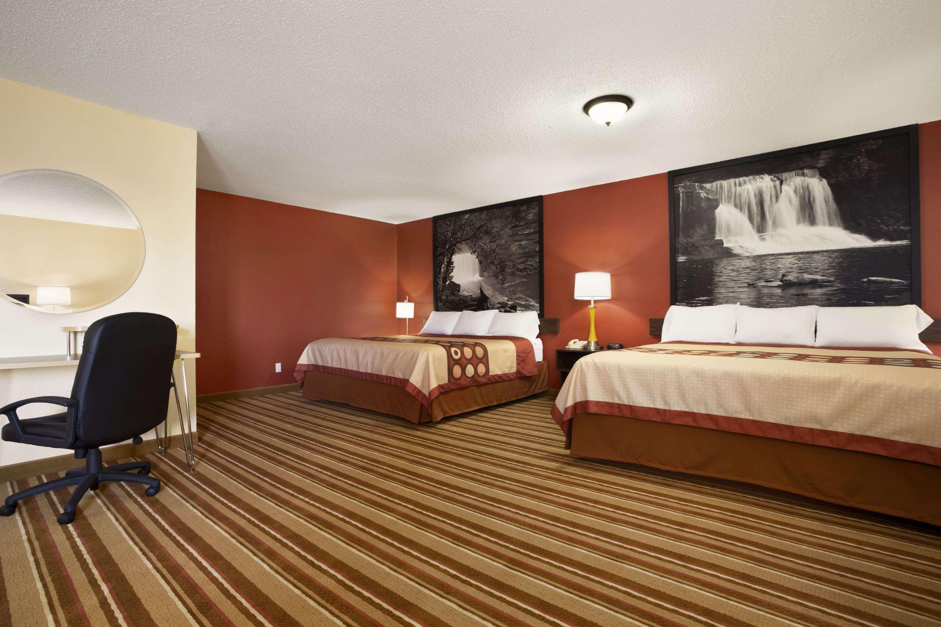 Super 8 By Wyndham Mattoon Hotel Exterior photo