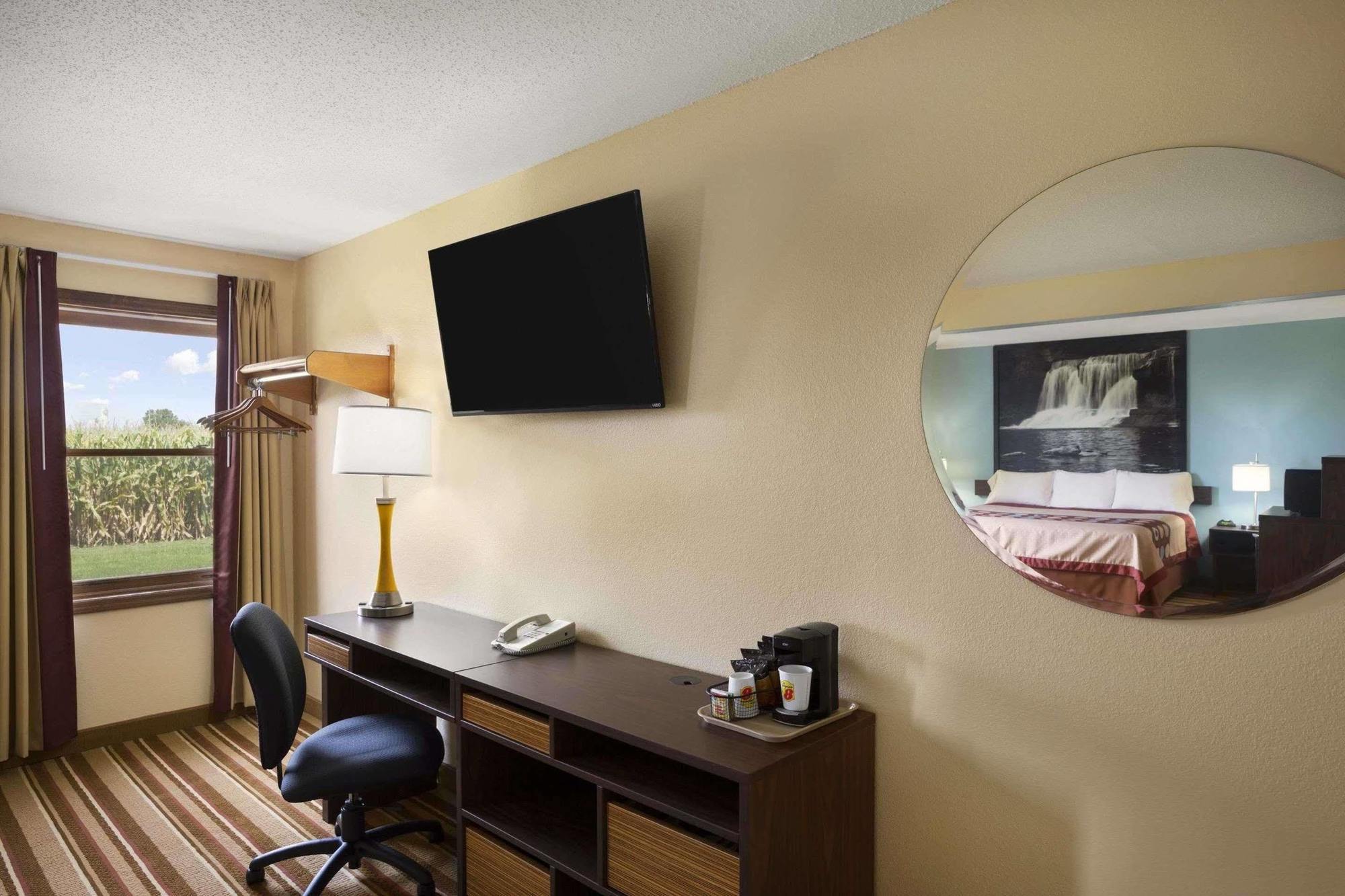Super 8 By Wyndham Mattoon Hotel Exterior photo
